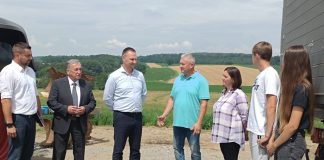 ŽUPAN MARKO MARUŠIĆ OBIŠAO POLJOPRIVREDNO GOSPODARSTVO POSLON DARKO U V. TRNOVITICI TE NAJAVIO JAVNI POZIV U POLJOPRIVREDI