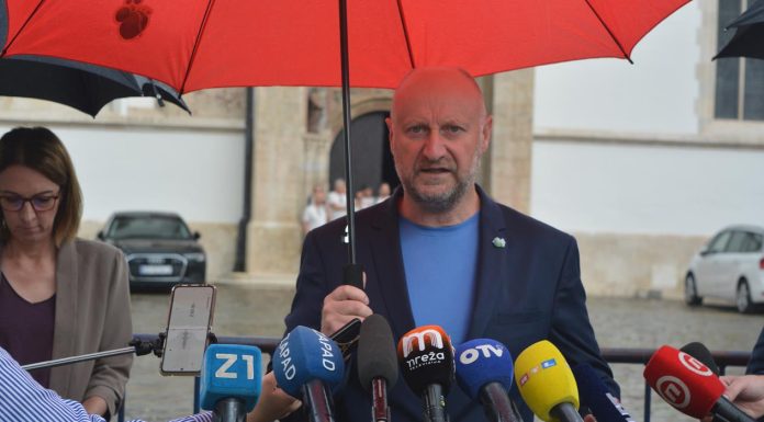 ŽUPAN KOLAR, GRADONAČELNIK TOMAŠEVIĆ I ŽUPAN POSAVEC O DRŽAVNOM PREUZIMANJU OPĆIH BOLNICA